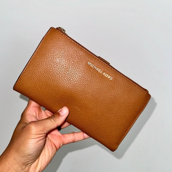 Michael Kors purse w/ matching wallet - Picture 4 of 5